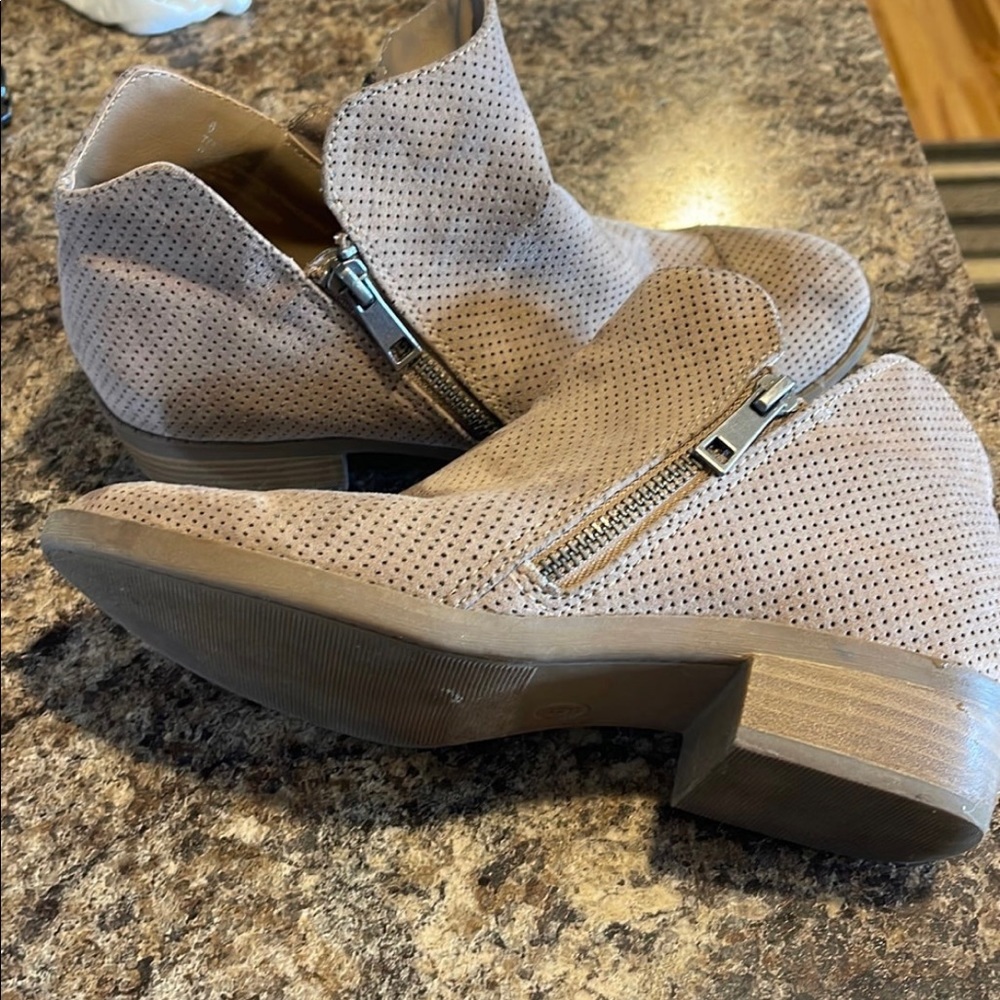 Size 6 Tan Bootie